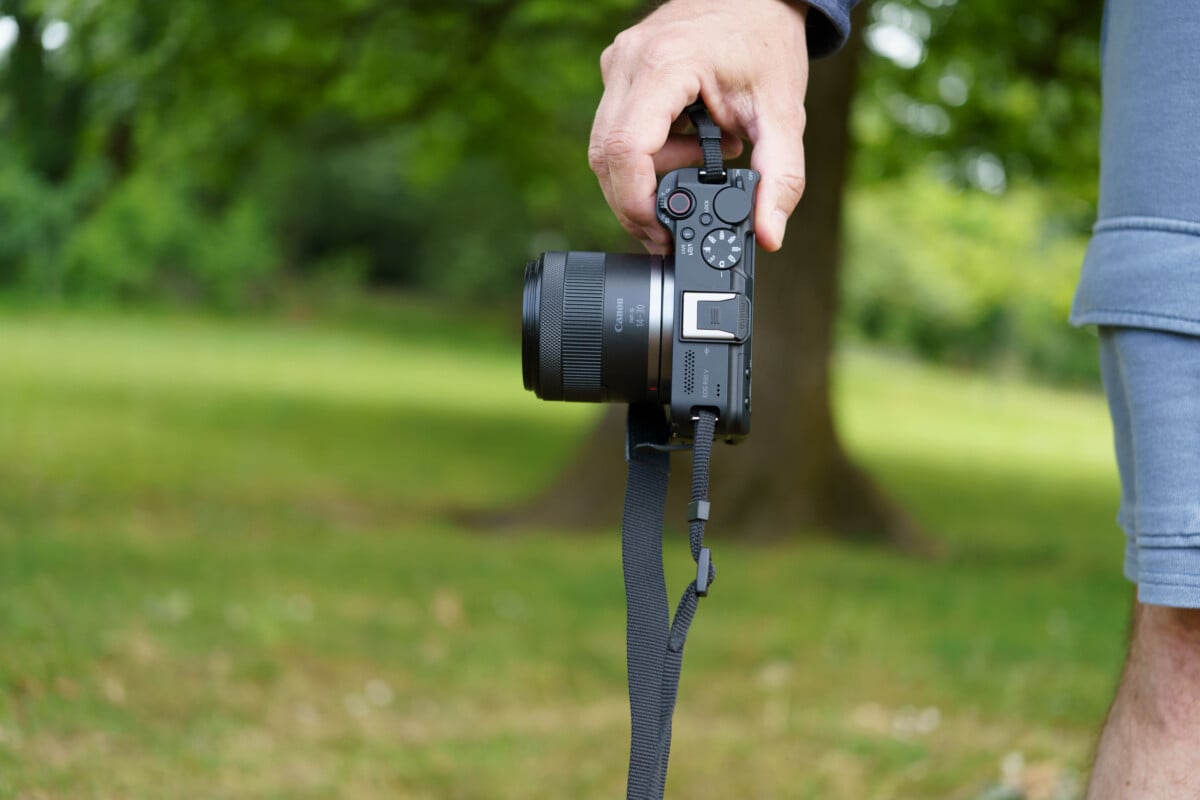 Canon EOS R50V
