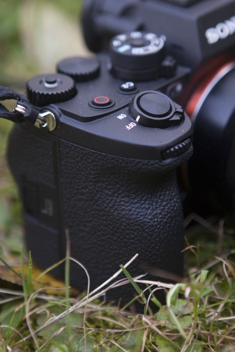 El mango del Sony A7R V