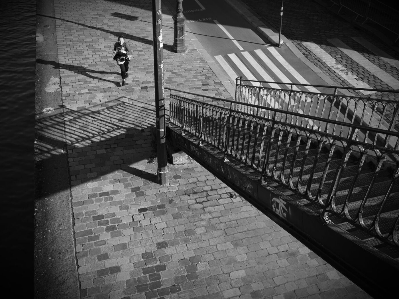 Monocromo - OM‑3 - OM System M.Zuiko 17 mm f/1.8 II - 17 mm, 1/2000 s a f/2.0, ISO 80