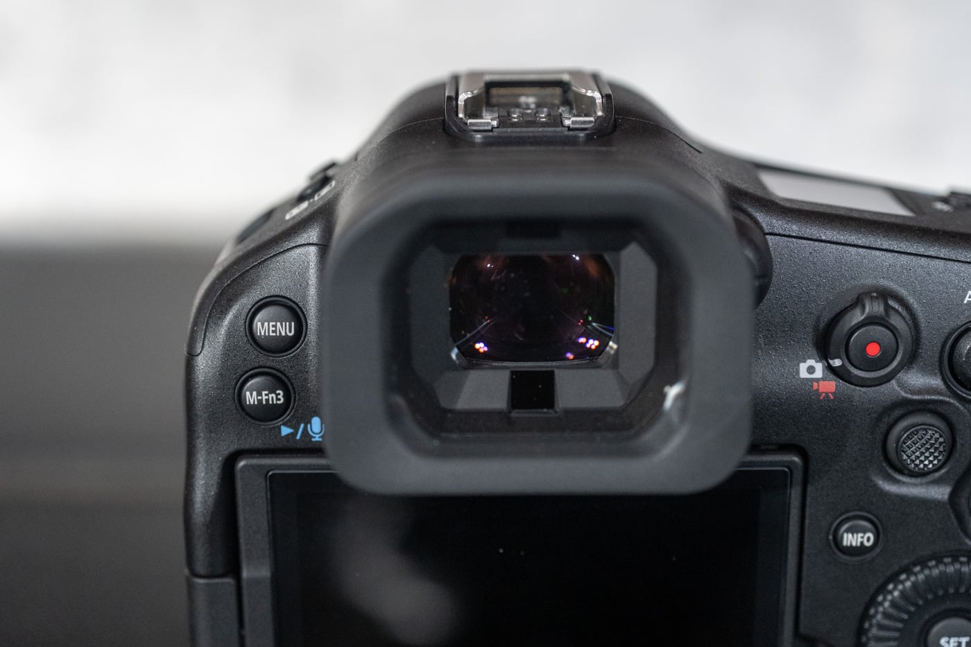 Canon EOS R1 vs Nikon Z9 vs Sony A1 II: ¿quién será coronado como el rey de las cámaras sin espejo de fotograma completo?