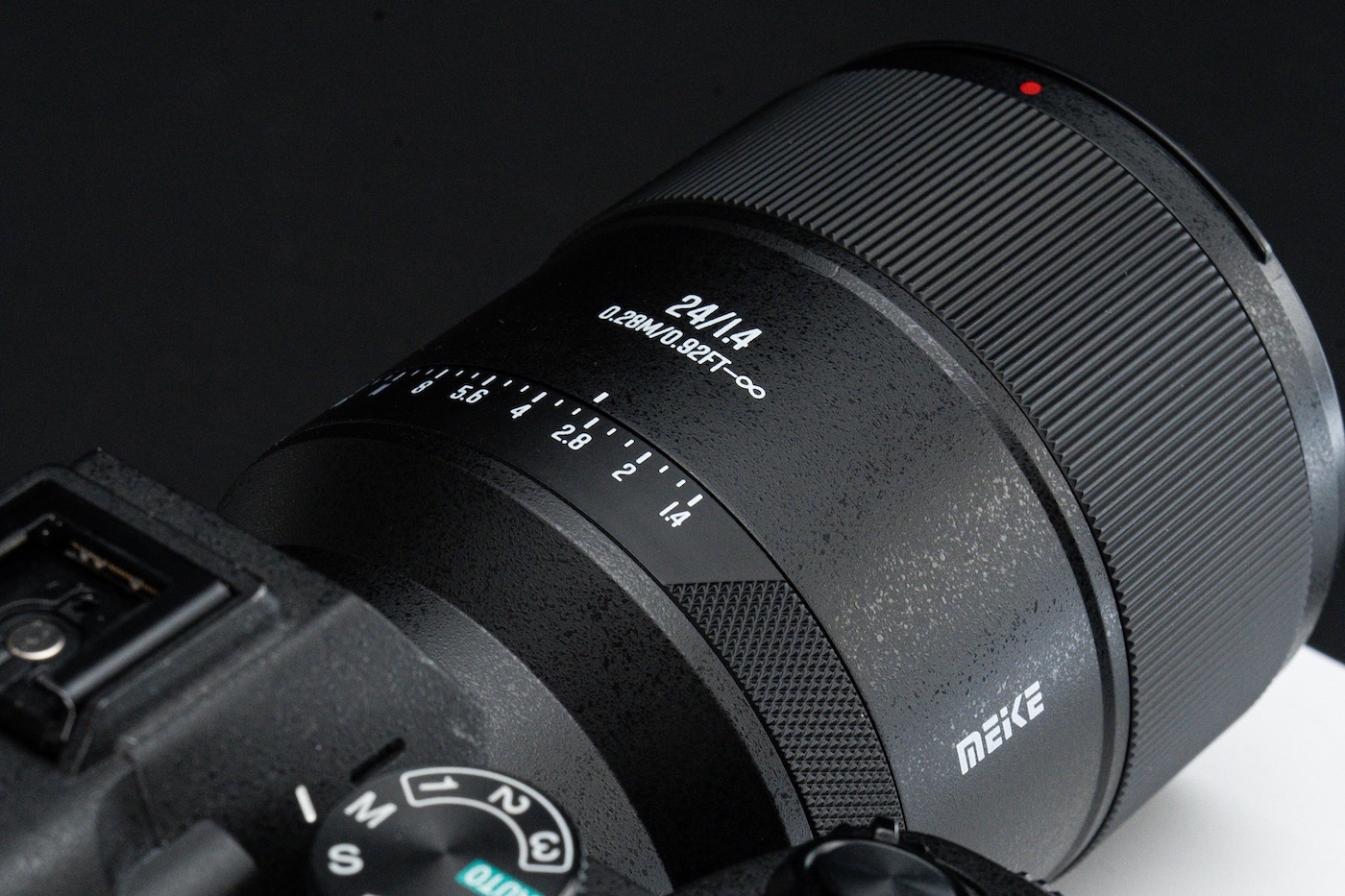 Meike 24 mm f/1,4 Mixto