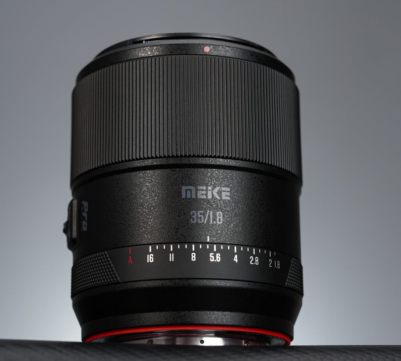 Meike 35mm f/1.8 Pro AF